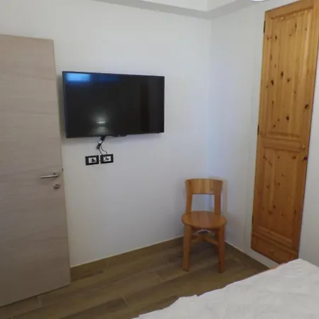 아파트 Seafront Flat With Splendid Views From The Terrace